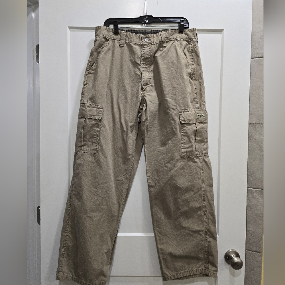 Wrangler Ripstop Khaki Cargo Hiking  Pants, size 36x32